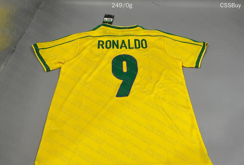 Brazil 1998 Selection (Ronaldo 9) 4