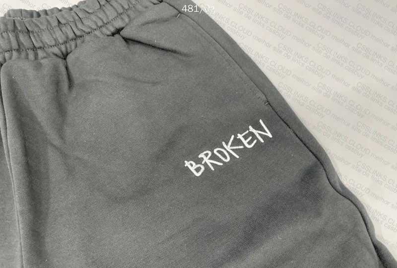 Short Broken Planet Market 3