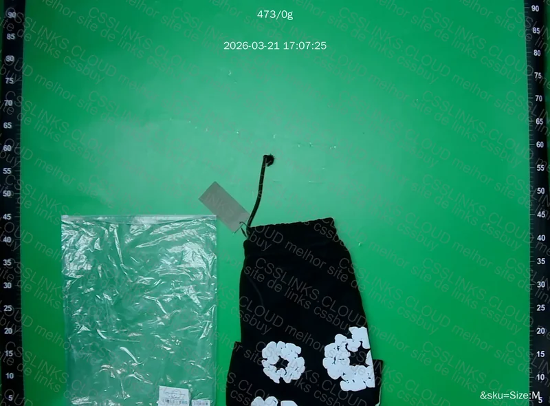 Short denim tears 3
