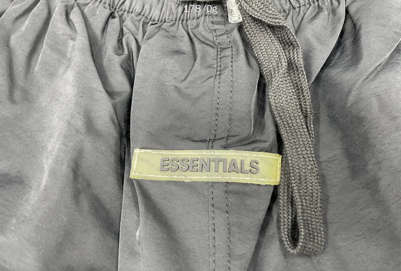 Short Essentials 4