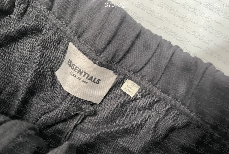 Essentials Sweatshorts 60¥ 3