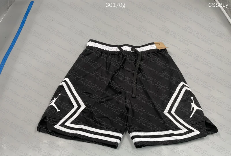 Short Jordan 3