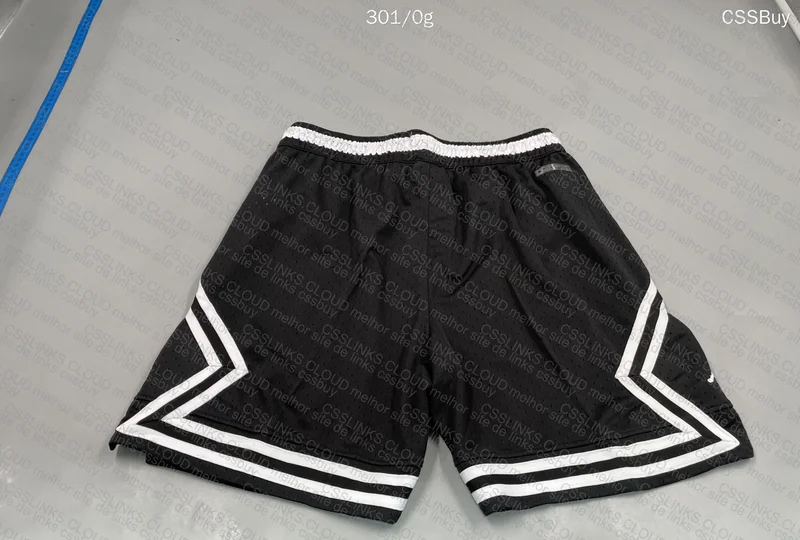 Short Jordan 4