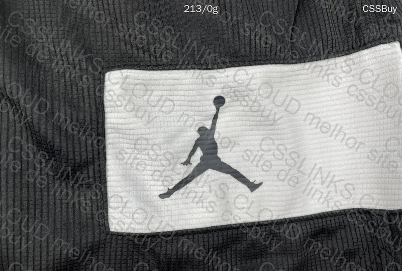 Short Jordan 4