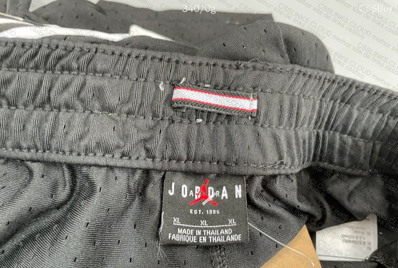 Short Jordan 4