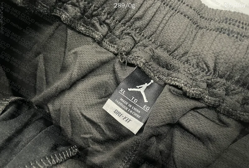 Short Jordan 4