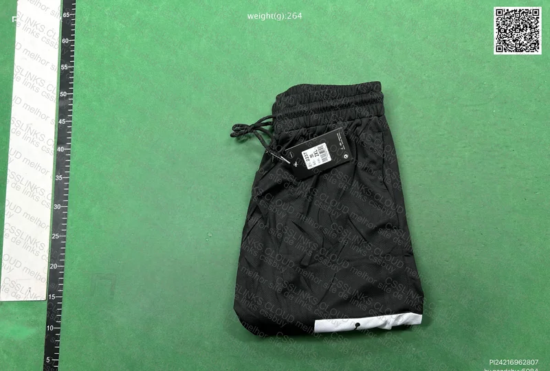 Short Jordan 4