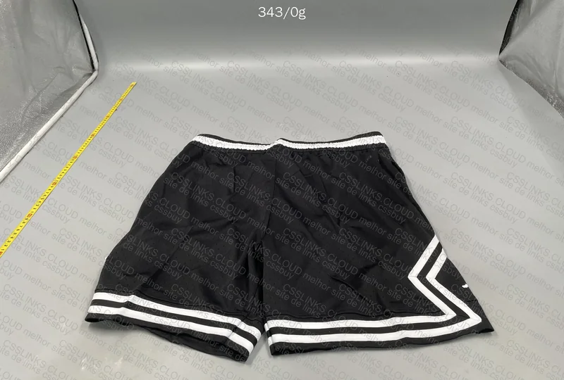 Short Jordan 4