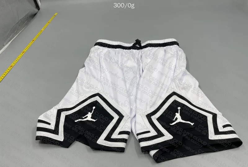 Short Jordan 4