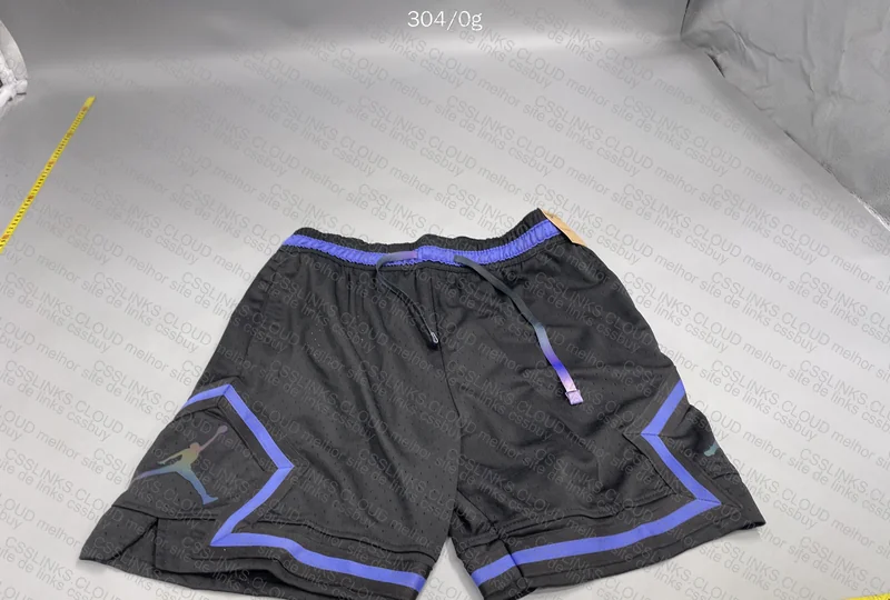 Short Jordan 4
