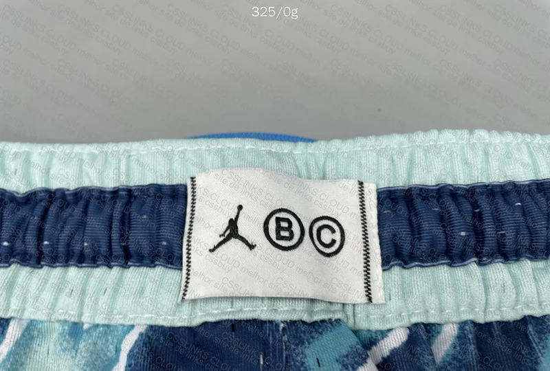 Short Jordan 4