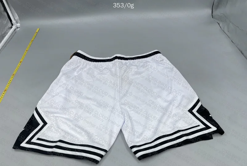 Short Jordan 4