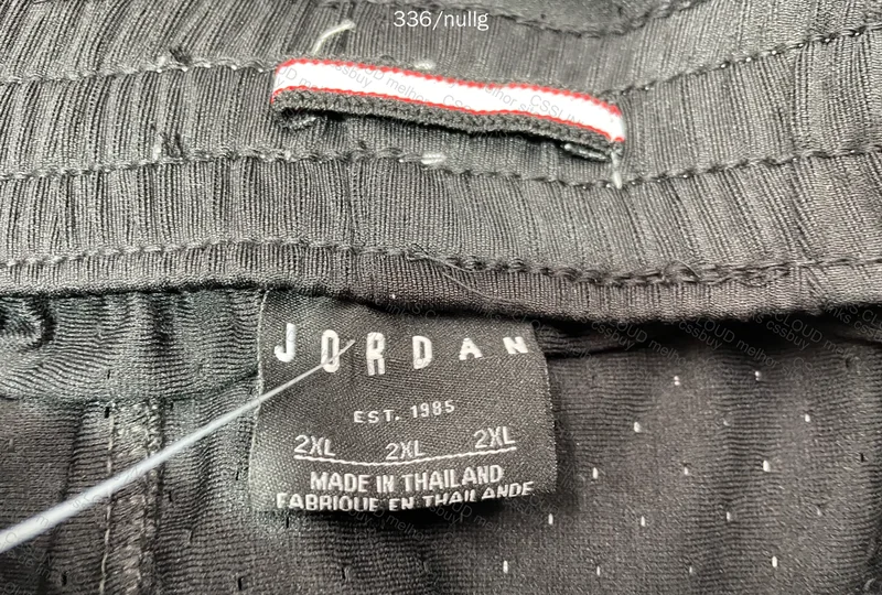 Short Jordan 4