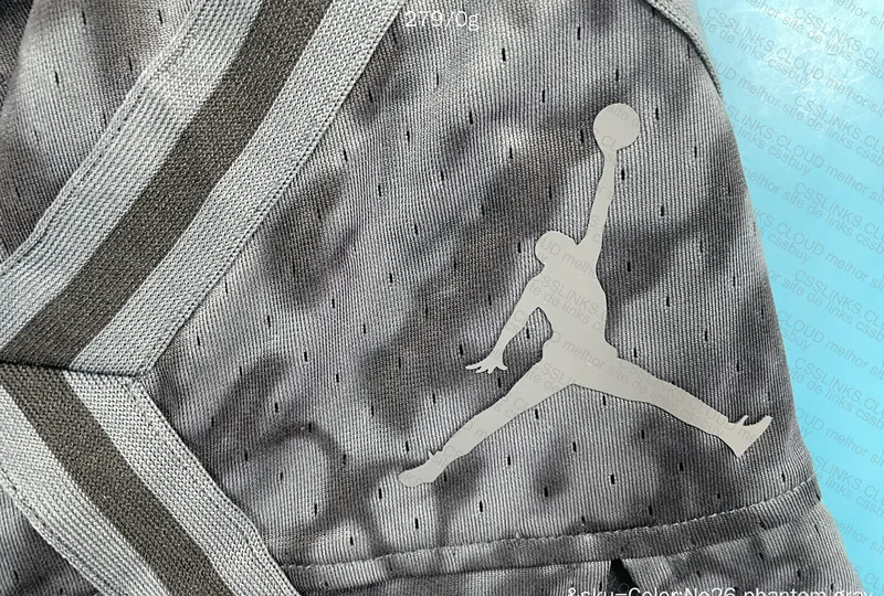Short Jordan 4