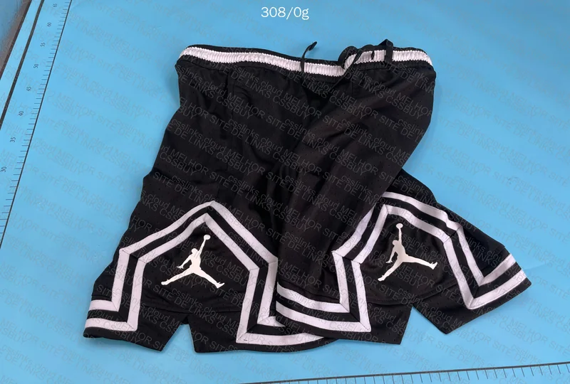 Short Jordan 4