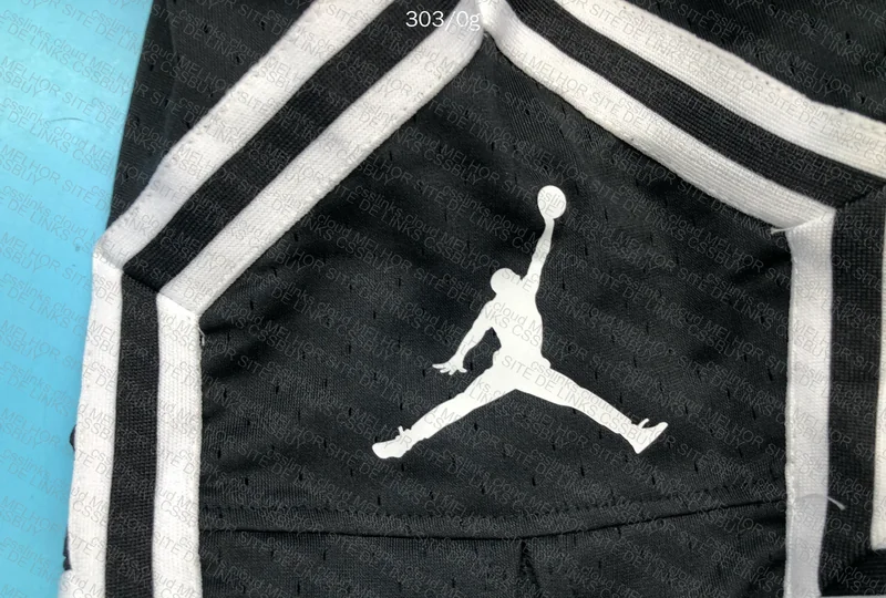 Short Jordan 4