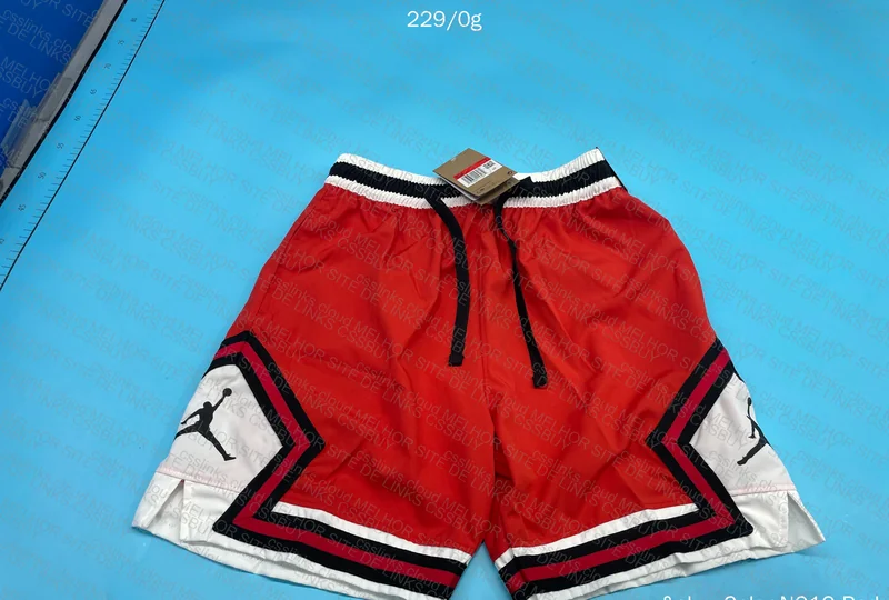 Short Jordan 4