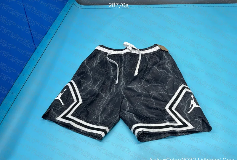 Short Jordan 3