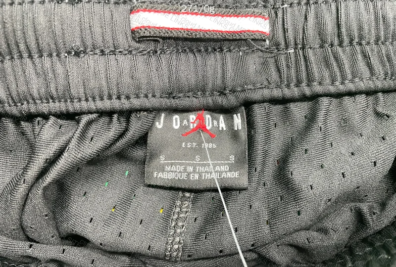 Short Jordan 4