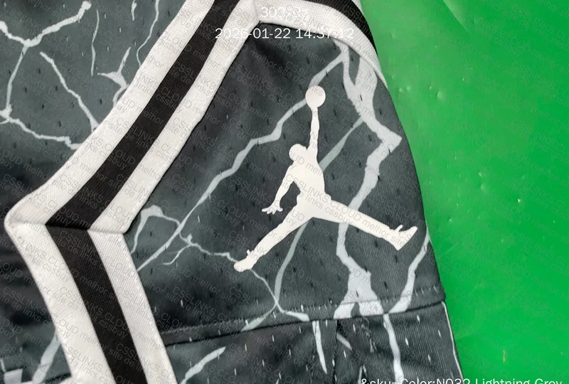 Short Jordan 4