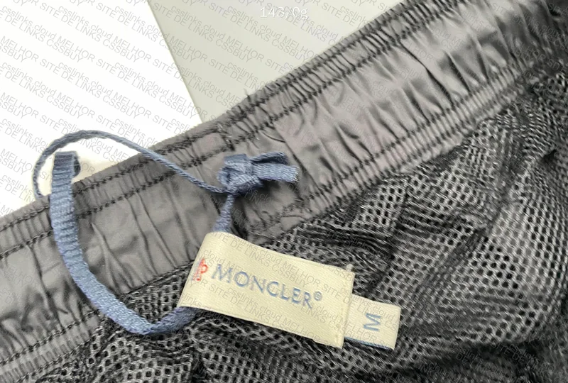 Short Moncler 3