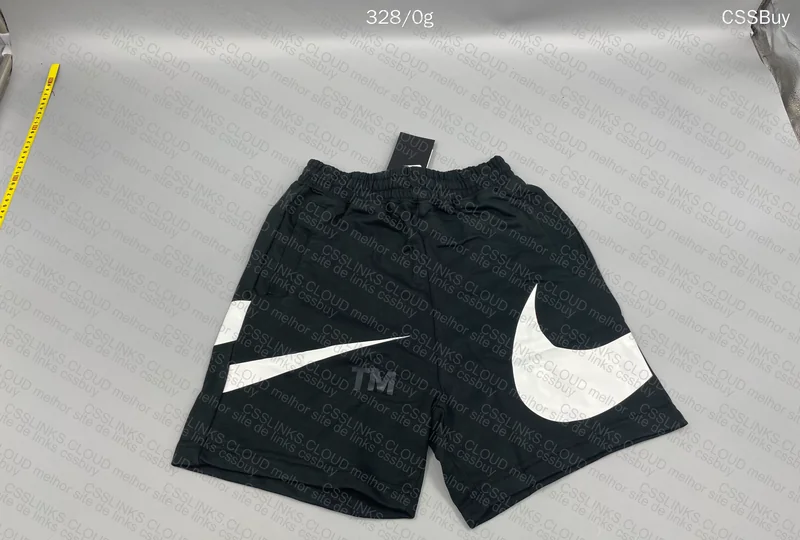 short reliquia nike 4