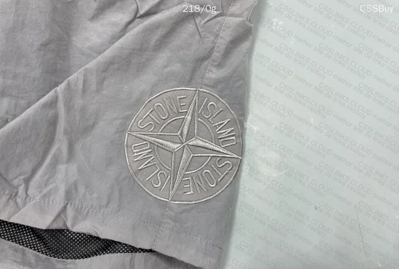 Short Stone Island