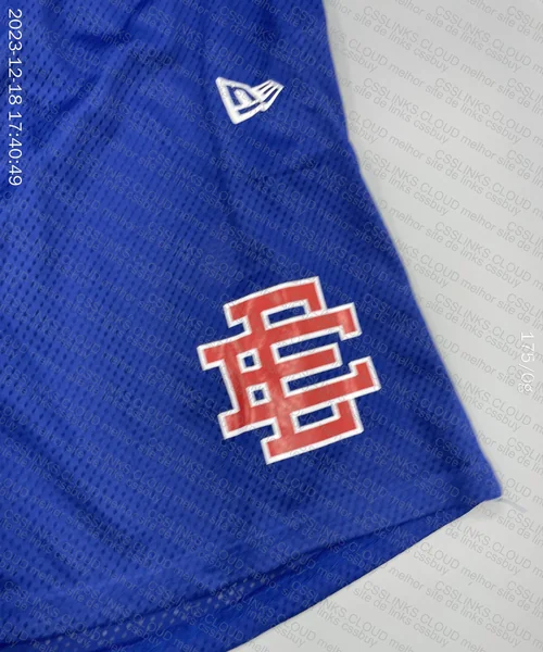 Shorts EE furadinhos 7