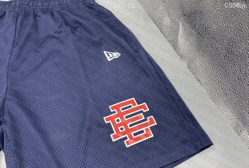 Shorts EE furadinhos 9