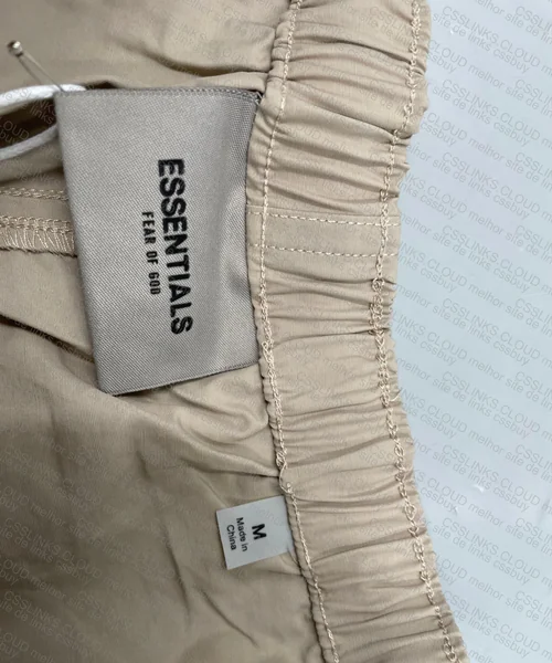 Shorts ESSENTIALS. 4