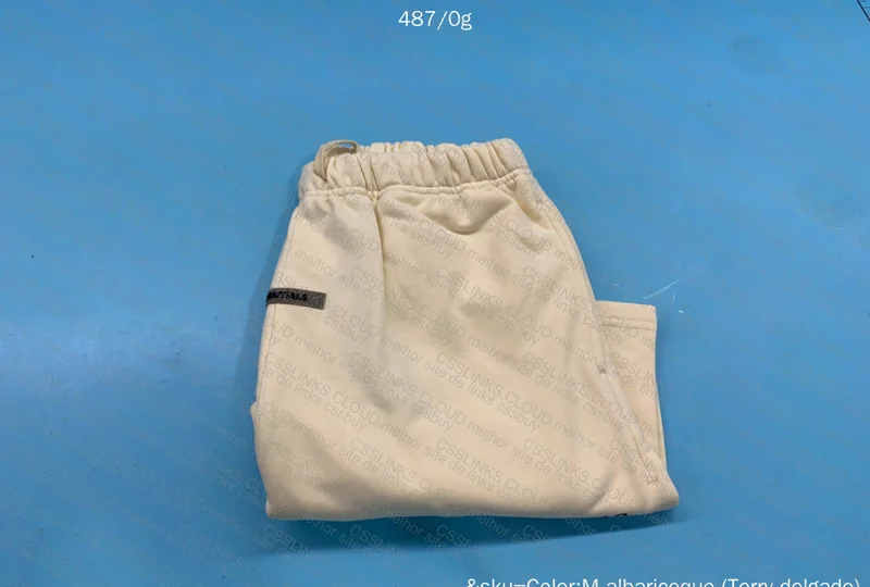 Shorts ESSENTIALS 4
