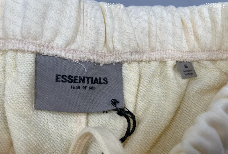 Shorts FOG Essentials 4
