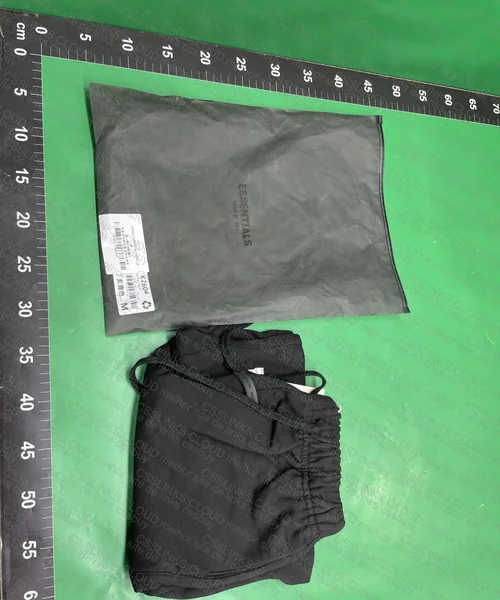 Shorts Fog Essentials