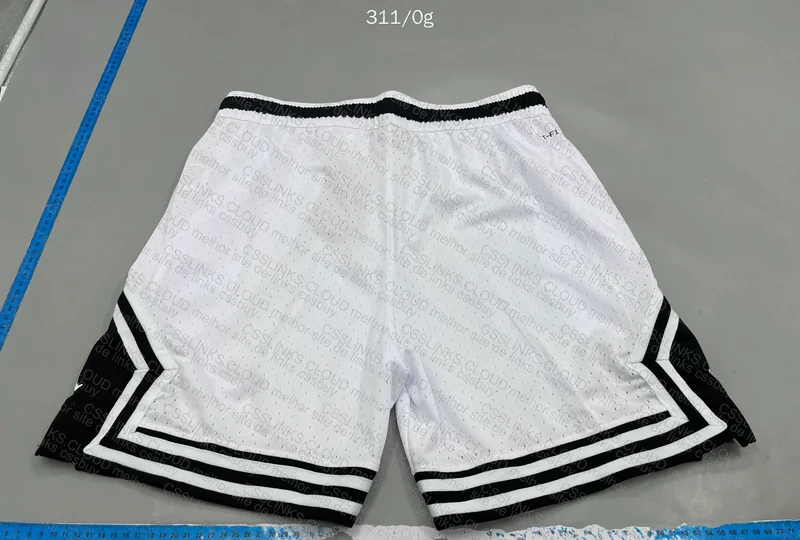 SHORTS JORDAN 4