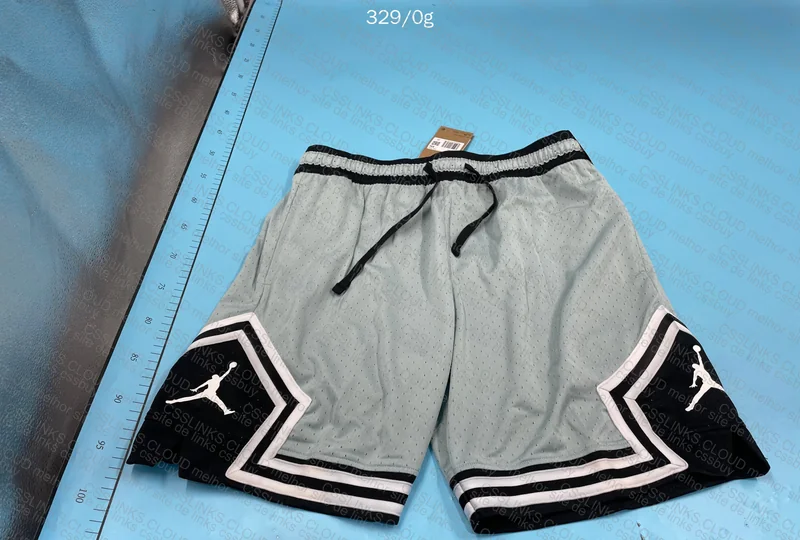 Shorts Jordan 4