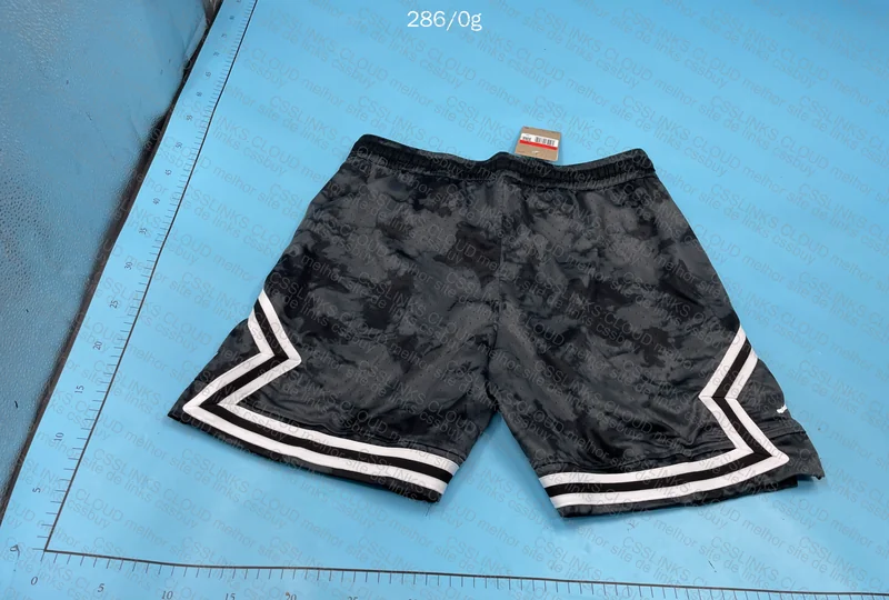 Shorts Jordan 4