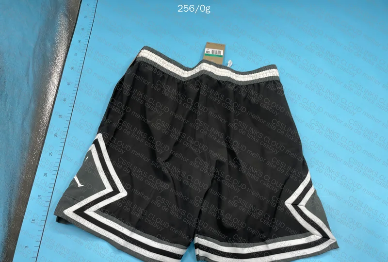 SHORTS JORDAN 4