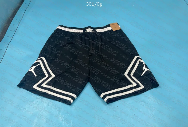 Shorts Jordan 4