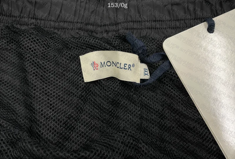 SHORTS MONCLER 4