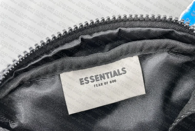 Shoulder Bag - Essentials 6