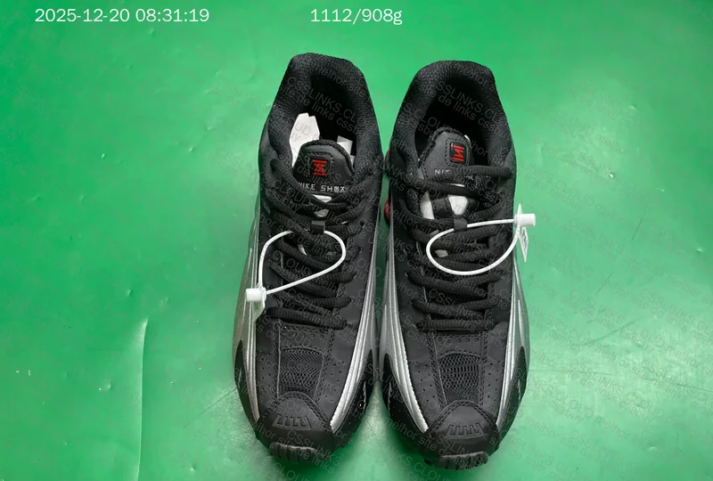 Shox R4 Wmns "Black Light Crimson" 3