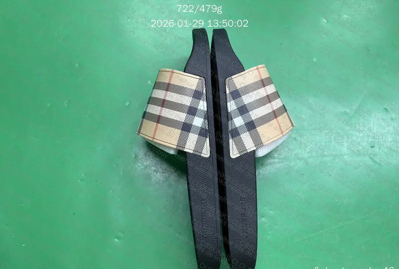 Slide Burberry 2