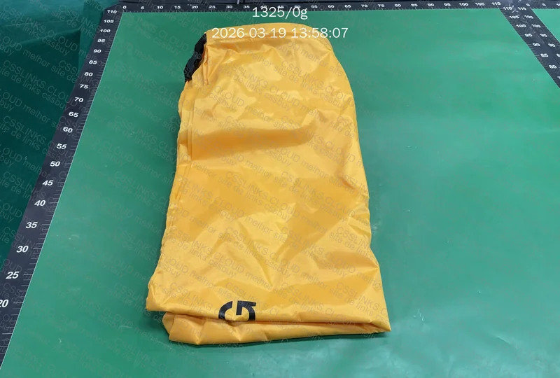 Sofa inflavel The North Face com bomba 3