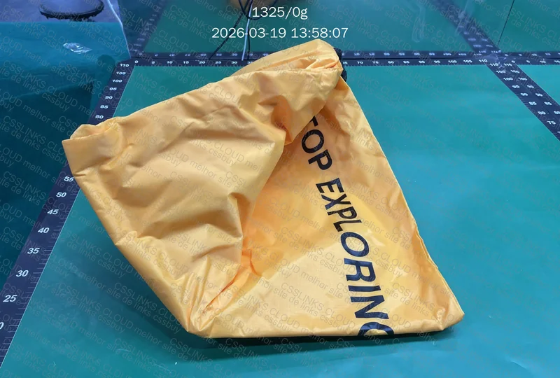 Sofa inflavel The North Face com bomba 4