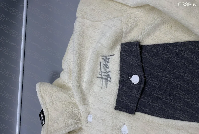 Stussy Fleece Creamy White - Husky 2