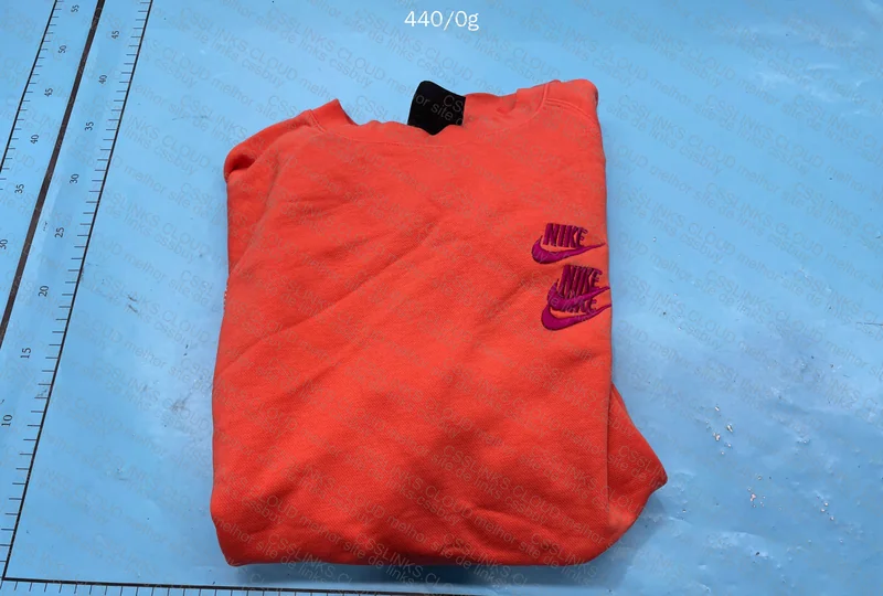 Nike World Tour Crewneck Sweater 3