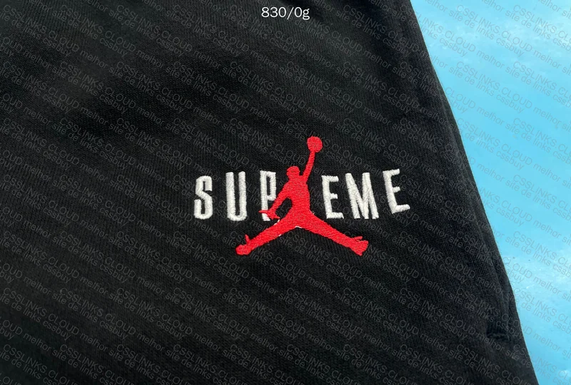 Supreme x Jordan 4
