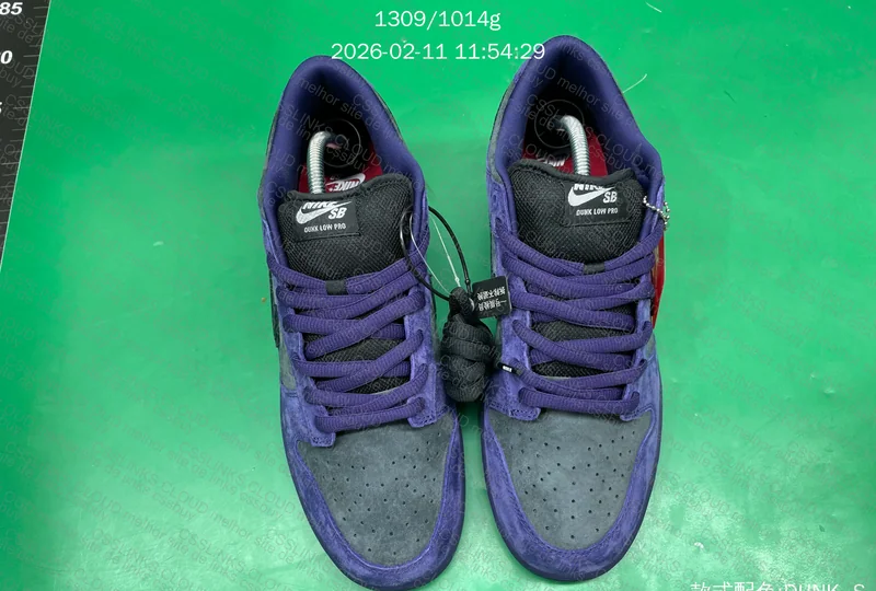 Supreme x Nike Dunk Low SB 'Ink' Purple 2