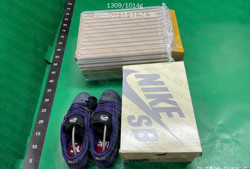 Supreme x Nike Dunk Low SB 'Ink' Purple 6