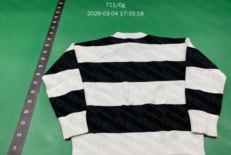 Sweaters Ami 3